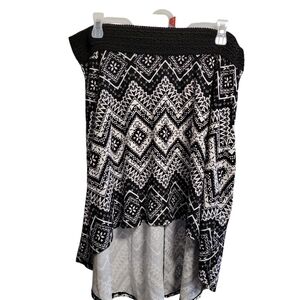 EUC Black and White Aztec design Women's Skirt